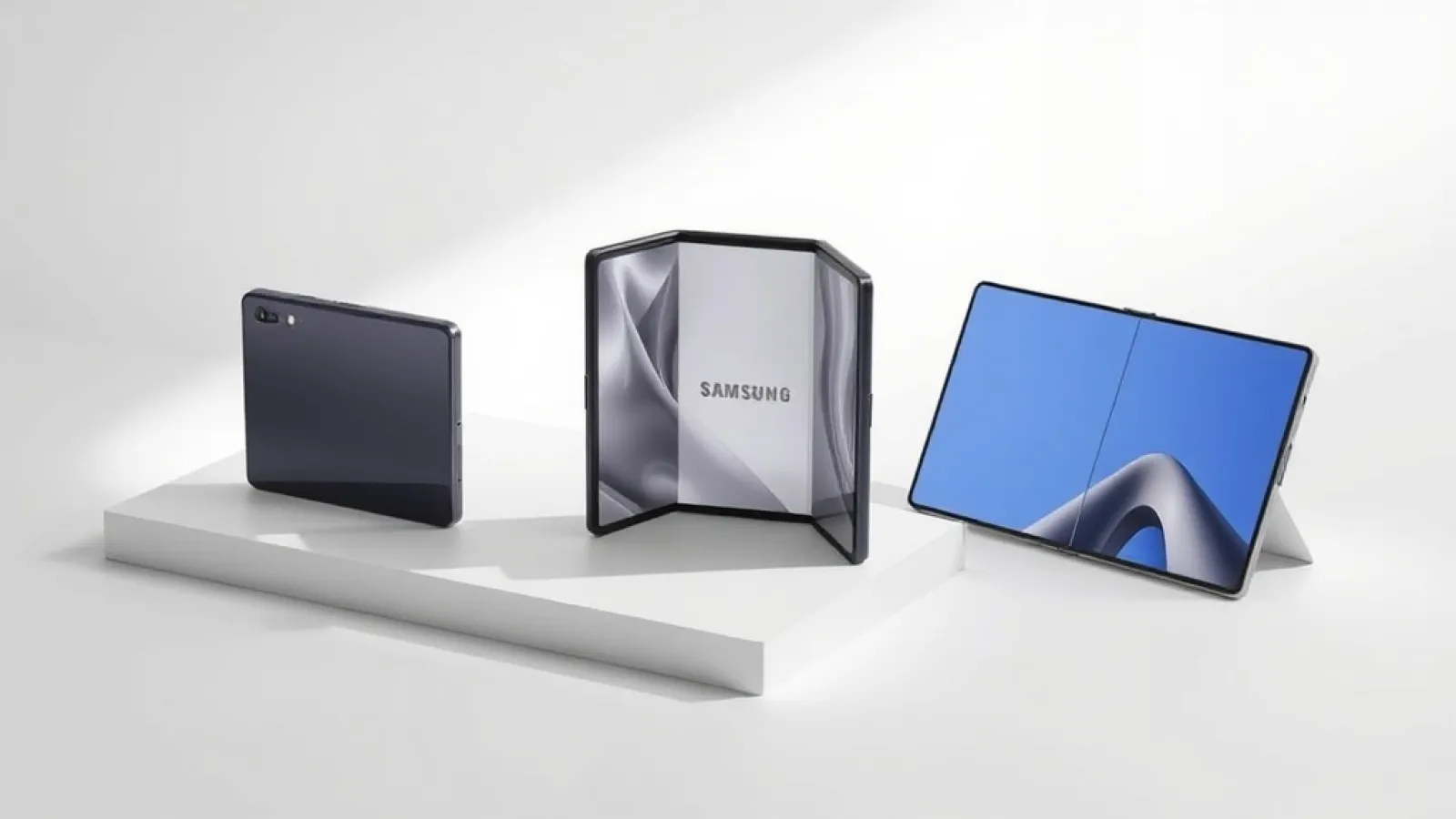 Samsung'un yeni katlanabilir telefon modellerinin ön ve arka görünüşlerini gösteren ürün tanıtım görseli.